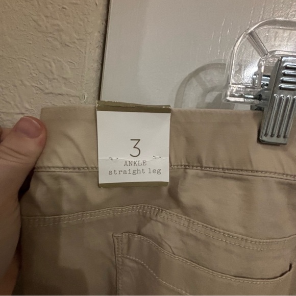Chico’s Khaki Pants Size 3 (16 in standard size) - Picture 9 of 13